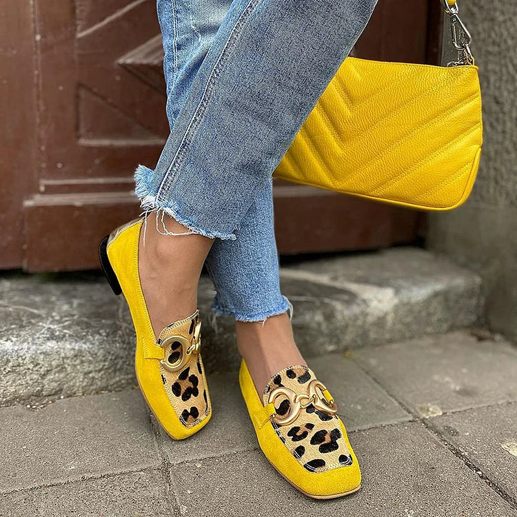 Diana | Mocasines casual con acabado metálico y costuras con estampado de leopardo
