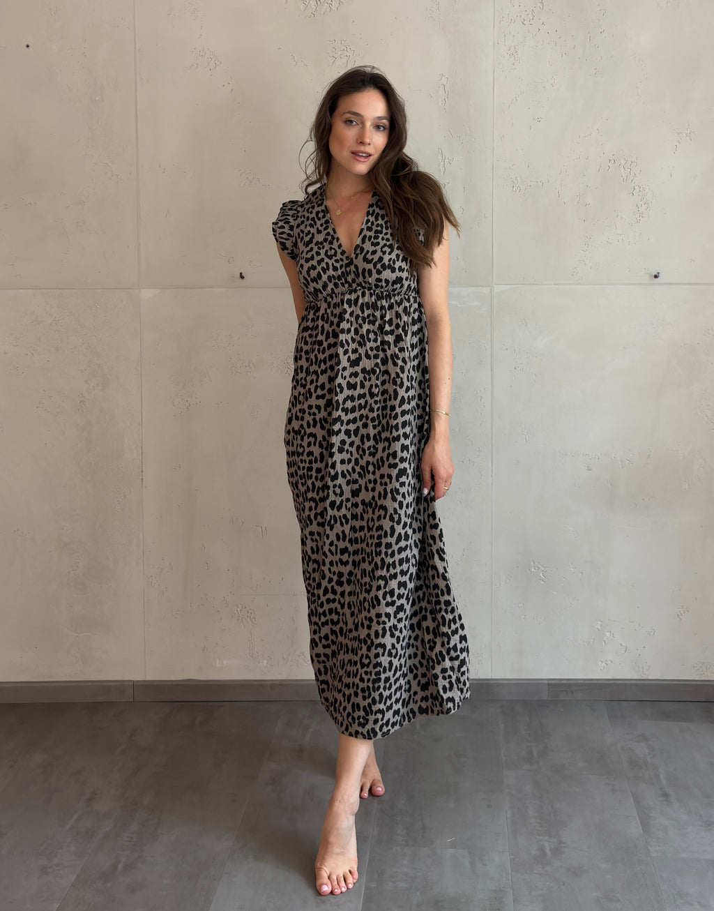 Mari Carmen | Vestido largo de leopardo con escote en la espalda