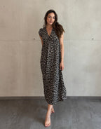 Mari Carmen | Vestido largo de leopardo con escote en la espalda